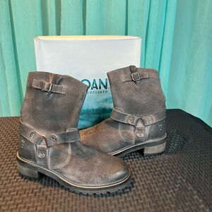 Roan by Bed STU, size 10 grey boot. New in box.